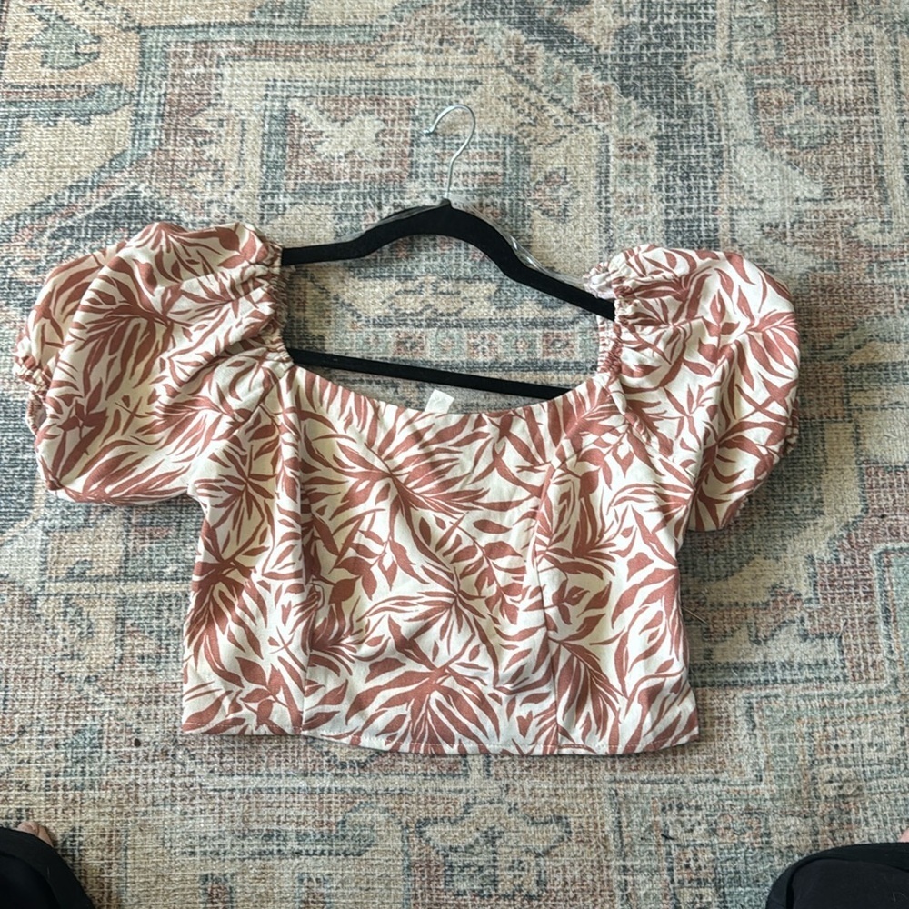 Privy square neckline from buckle